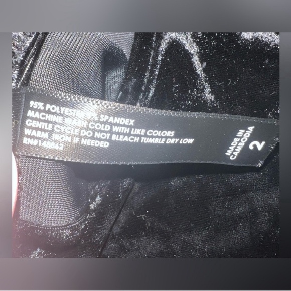 Torrid - Full Length Crushed Velvet Short Sleeve
Catsuit - Size 2 - Picture 5 of 7